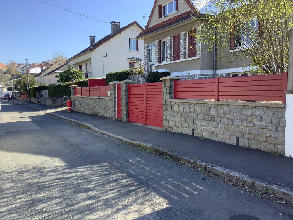 Maison portail rouge